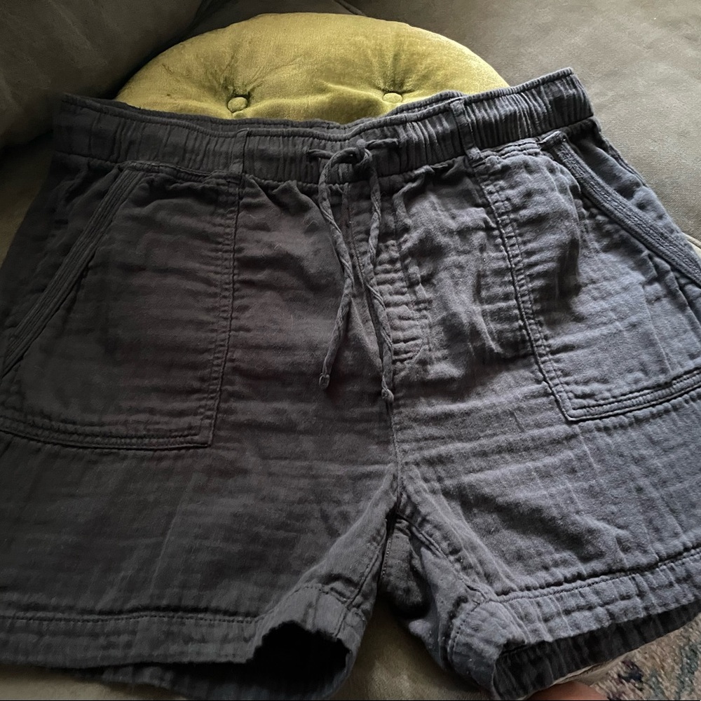 Large Old Navy black cotton shorts